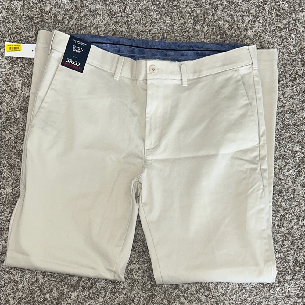 Men's Roundtree & Yorke Cream chino pants